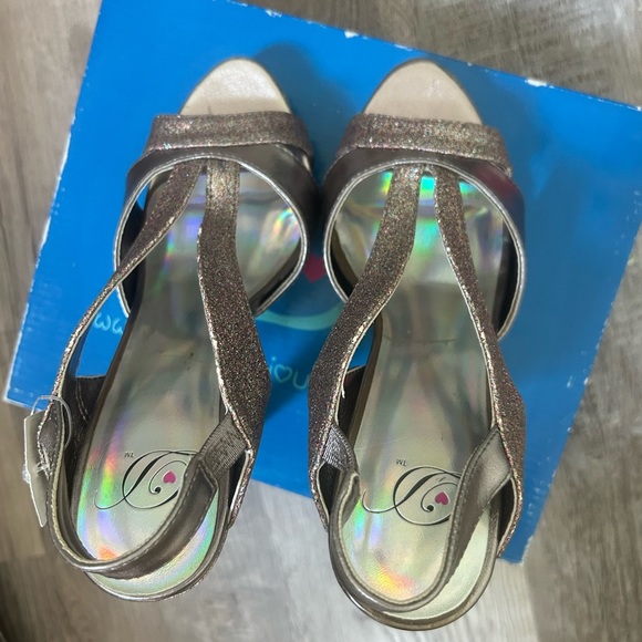 Sparkling High Heels - Picture 7 of 7